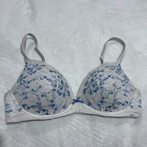 Victoria's Secret White and Blue Lace Bra